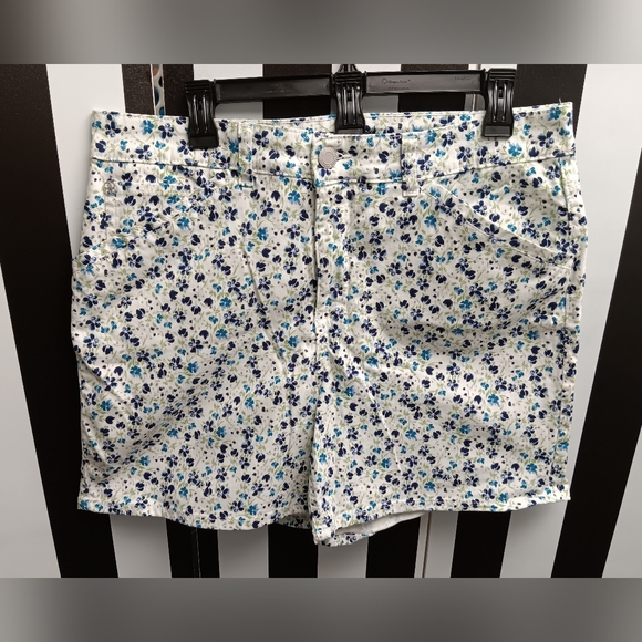 Bandolino Pants - Bandolino “Maddie” floral shorts